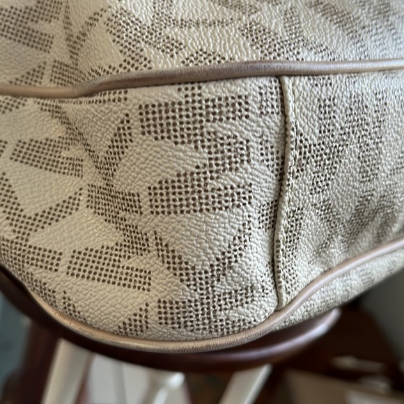 Michael Kors   Nearly new   Tan & Cream signature MK Logo print     shoulder bag - Picture 9 of 11